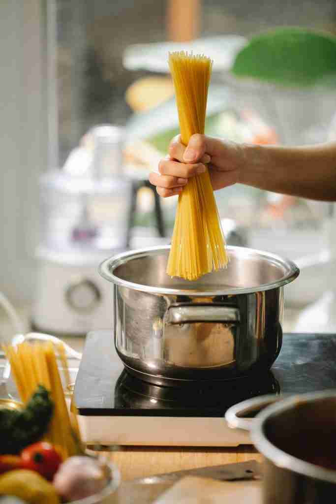 advantages and disadvantages of stainless steel cookware